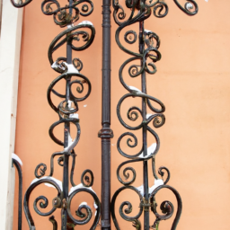 Sécurisez vos escaliers avec des garde-corps en ferronnerie artistique aux motifs élégants Saint-Jean-de-Braye